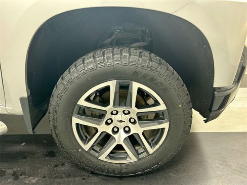 Used 2019 Chevrolet Silverado 1500 Custom Trail Boss w/ Custom Convenience Package image 8