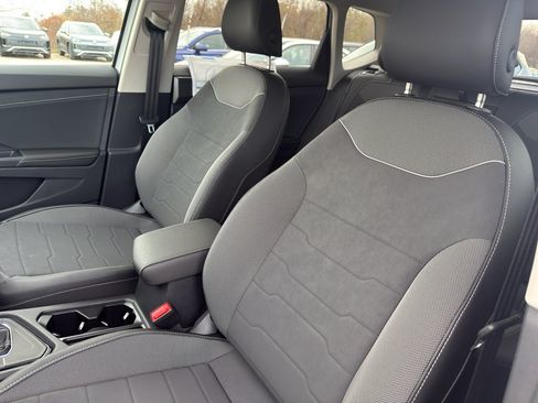 New 2026 Volkswagen Taos SE FWD image 12