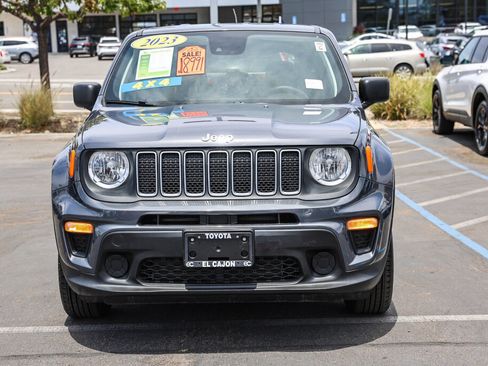 Used 2023 Jeep Renegade Latitude AWD/4WD image 16