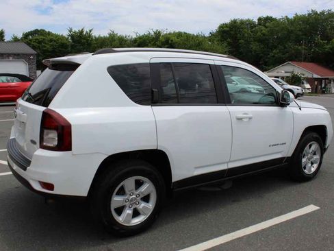 Used 2017 Jeep Compass Latitude FWD image 5