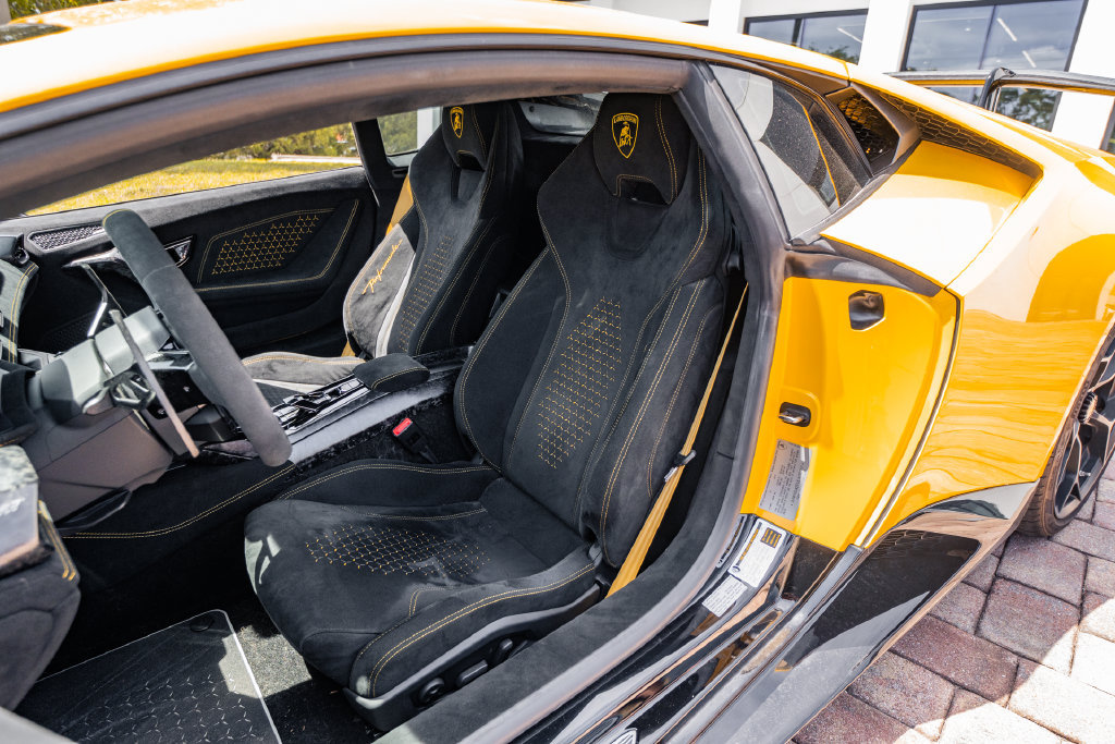 Used 2018 Lamborghini Huracan Performante AWD/4WD image 19