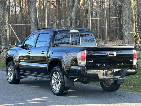 Used 2016 Toyota Tacoma Limited image 15