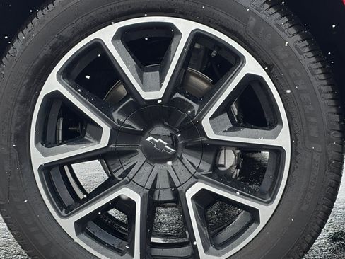 Used 2023 Chevrolet Suburban RST AWD/4WD image 12