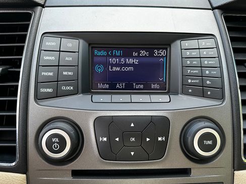 Used 2013 Ford Taurus SE FWD image 17
