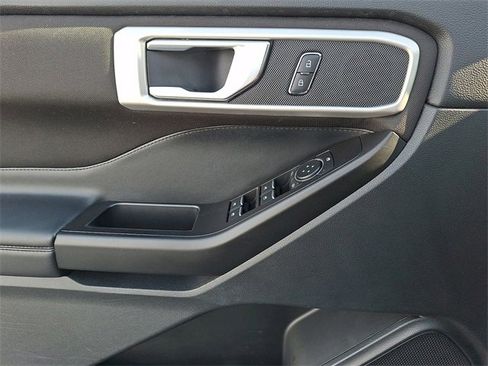 Certified 2020 Ford Explorer XLT image 12