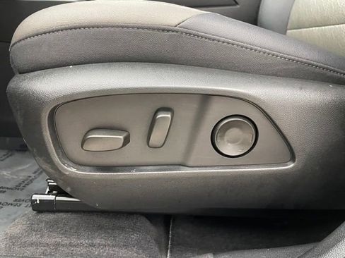 Used 2025 Chevrolet Equinox LT w/ Convenience Package II AWD/4WD image 11