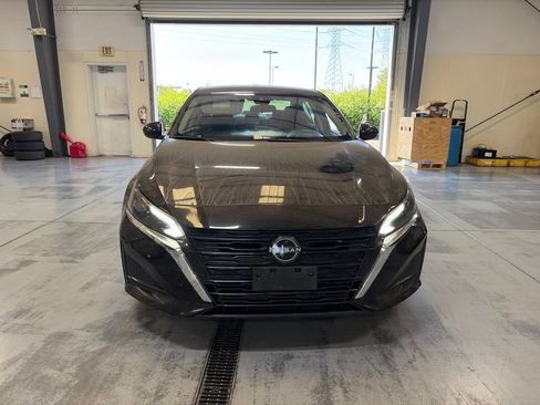 Used 2023 Nissan Altima 2.5 SV FWD image 2