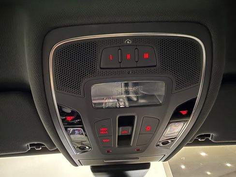 Used 2018 Audi S6 Prestige w/ Prestige Package image 43