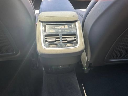 Certified 2025 Volvo XC90 B6 Plus AWD/4WD image 17
