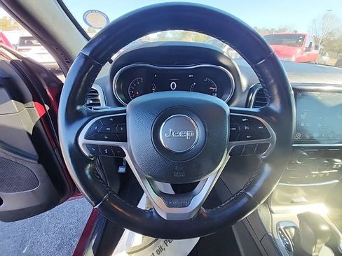 Certified 2022 Jeep Grand Cherokee Laredo X image 12