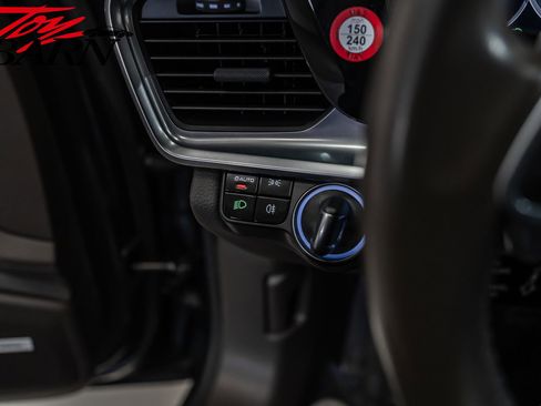 Used 2018 Porsche Panamera 4 image 30