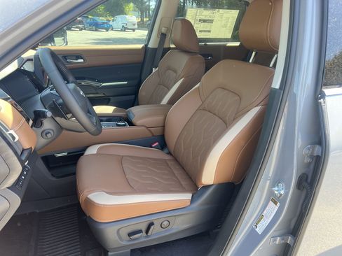 New 2026 Nissan Pathfinder Platinum AWD/4WD image 17