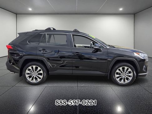 Used 2021 Toyota RAV4 XLE Premium image 6