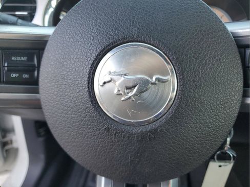 Used 2010 Ford Mustang Convertible RWD image 21