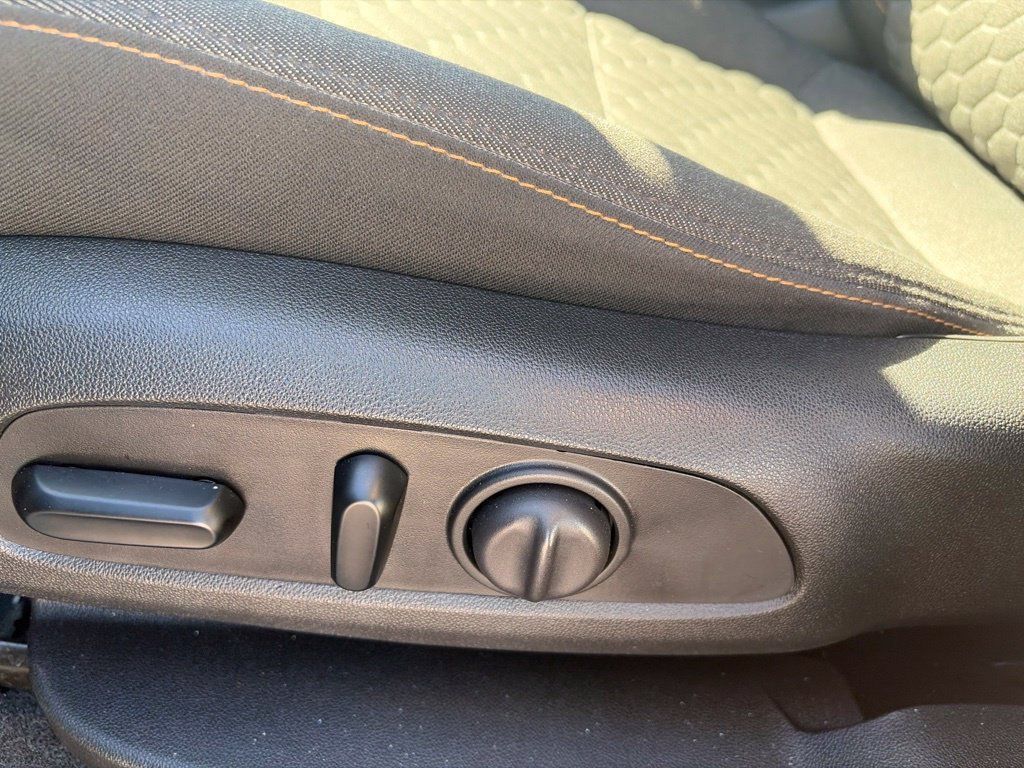 Used 2020 Chevrolet Equinox LT AWD/4WD image 14