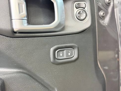 Used 2021 Jeep Gladiator Sport AWD/4WD image 11