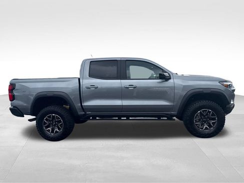 Used 2024 Chevrolet Colorado ZR2 w/ Technology Package AWD/4WD image 7