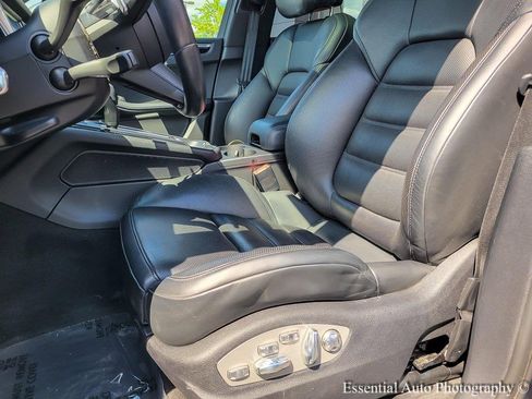 Used 2022 Porsche Macan S w/ Premium Package Plus image 8