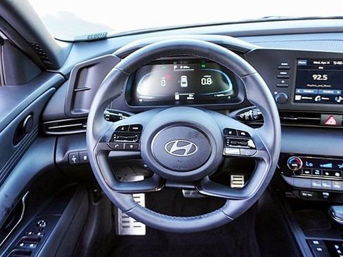 Certified 2025 Hyundai Elantra Sport FWD image 18