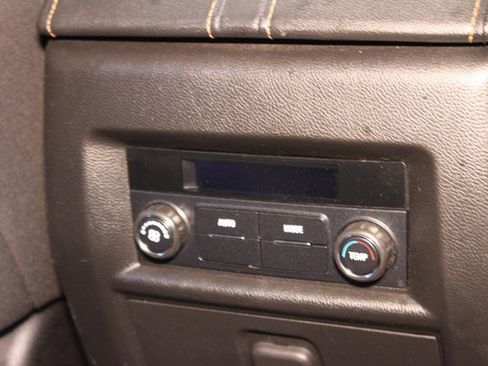 Used 2021 Chevrolet Traverse LT image 15