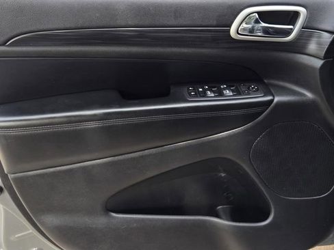 Used 2020 Jeep Grand Cherokee Altitude RWD image 19