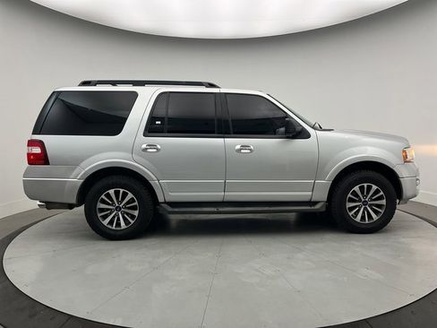 Used 2017 Ford Expedition XLT image 29