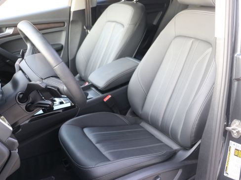 Certified 2025 Audi Q5 2.0T Premium w/ Convenience Plus Package image 16