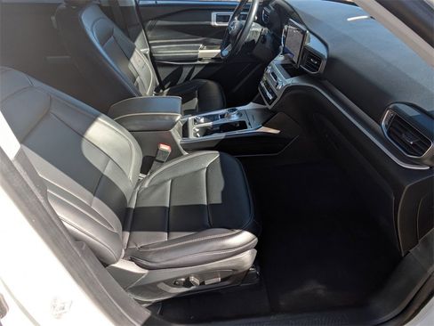 Used 2022 Ford Explorer XLT w/ Equipment Group 202A image 29