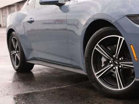 Used 2025 Ford Mustang Coupe image 3