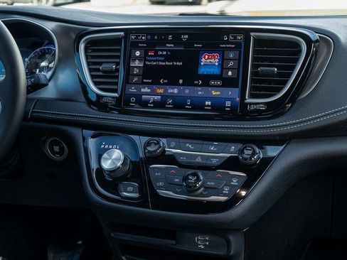 New 2026 Chrysler Pacifica Select image 19