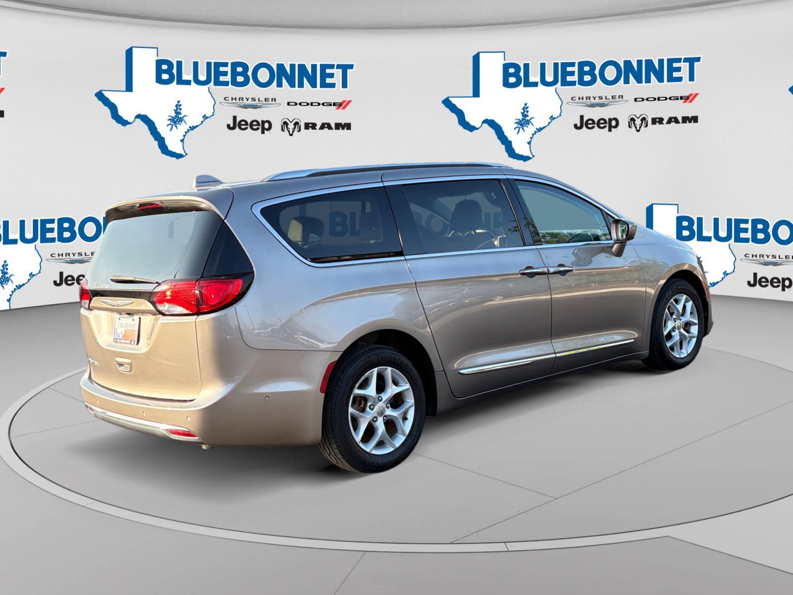 Used 2017 Chrysler Pacifica Touring-L Plus w/ Advanced Safetytec Group FWD image 5
