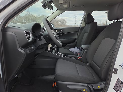 New 2026 Hyundai Venue SE image 5