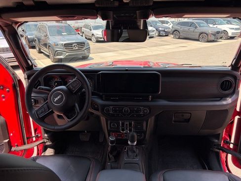 Used 2025 Jeep Wrangler Unlimited Rubicon AWD/4WD image 21