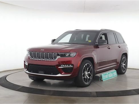 Used 2022 Jeep Grand Cherokee Summit AWD/4WD image 10