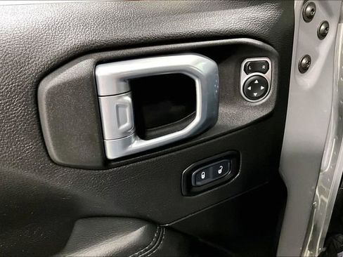 Used 2021 Jeep Wrangler Unlimited Sahara image 38