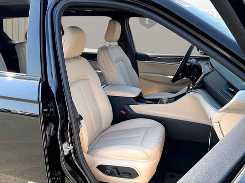 New 2026 Jeep Grand Cherokee L Limited image 24