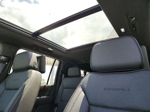 New 2026 GMC Yukon XL Denali w/ Denali Reserve Package RWD image 21