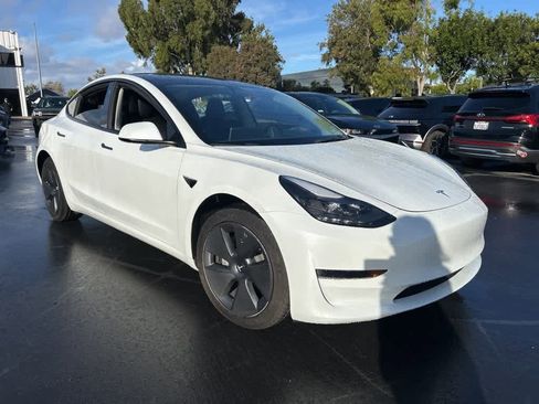 Used 2023 Tesla Model 3 Standard Range image 2
