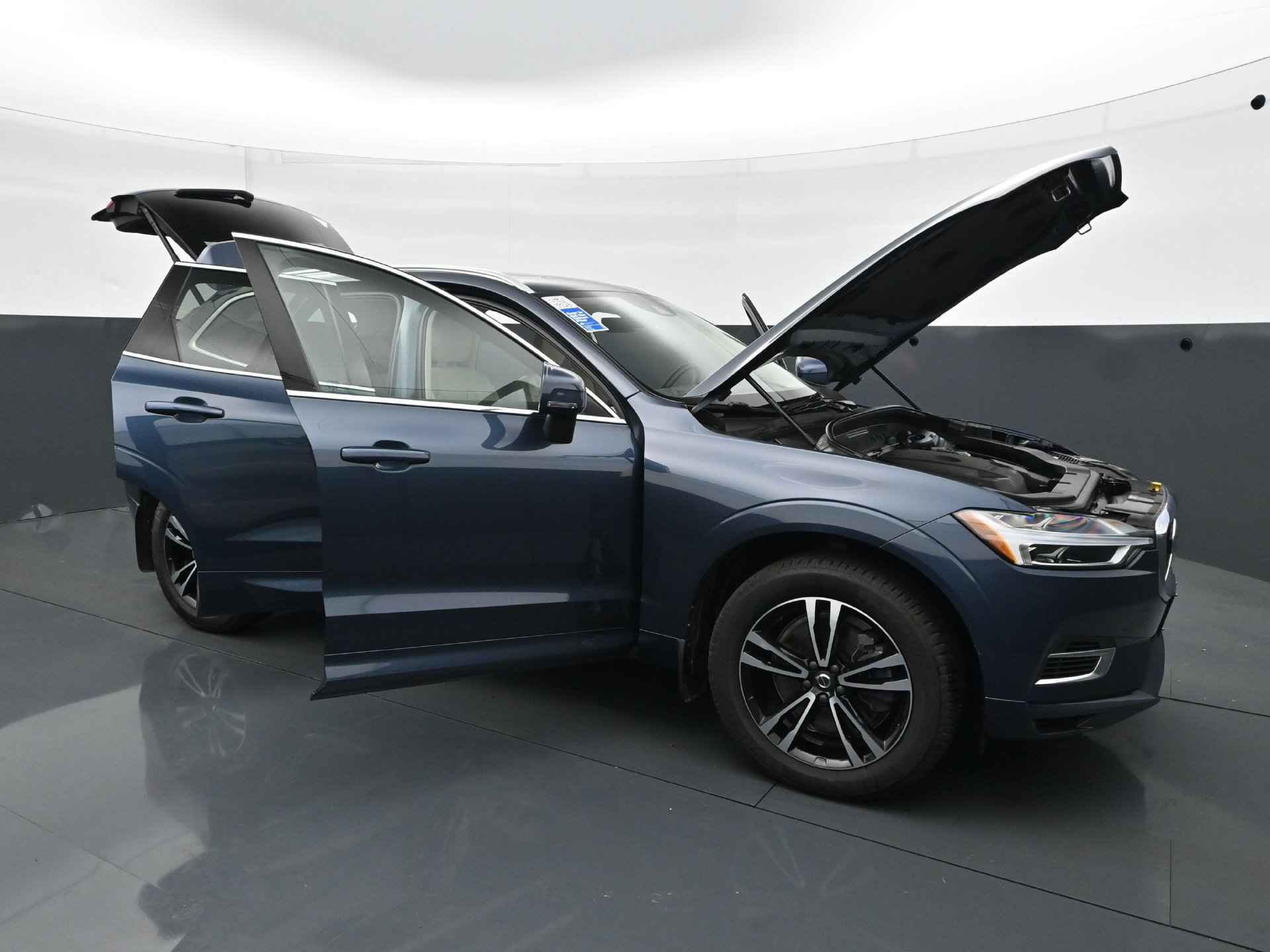 Used 2018 Volvo XC60 T8 Momentum AWD/4WD image 39