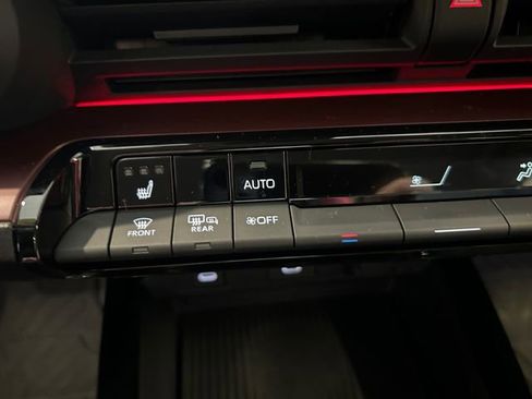 Used 2025 Toyota Prius Plug-In Hybrid image 23