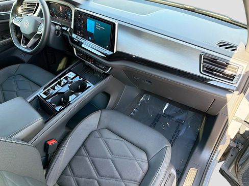 Used 2025 Volkswagen Atlas Cross Sport SE image 13
