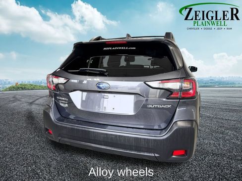 Used 2023 Subaru Outback Premium AWD/4WD image 5