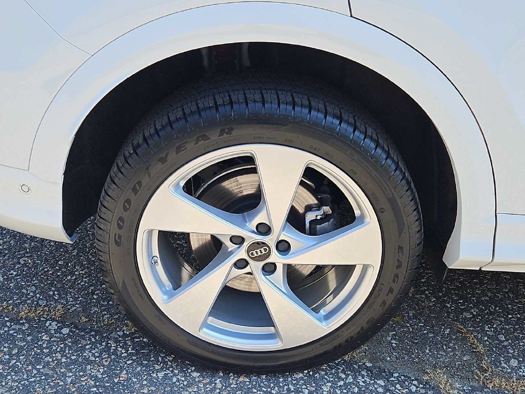 Used 2025 Audi Q5 Premium Plus w/ Premium Plus AWD/4WD image 8