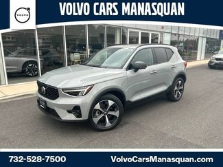 Certified 2025 Volvo XC40 B5 Plus AWD/4WD video 1