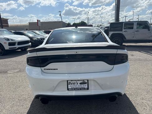 Used 2017 Dodge Charger R/T RWD image 7