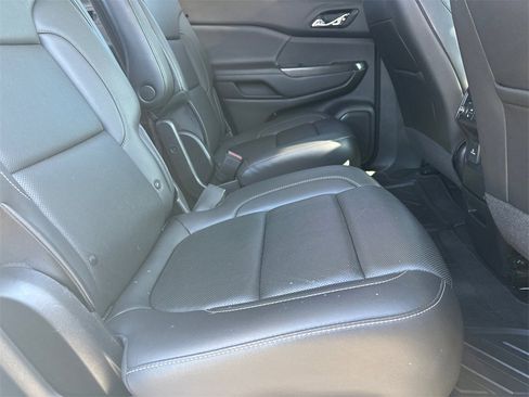 Used 2023 GMC Acadia SLT w/ Elevation Edition image 16