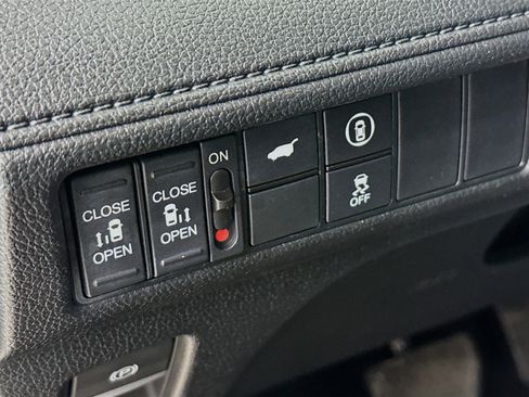 Certified 2024 Honda Odyssey EX-L image 9