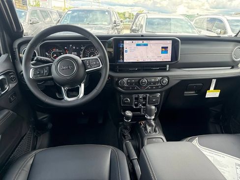 New 2026 Jeep Wrangler Unlimited Sahara AWD/4WD image 18