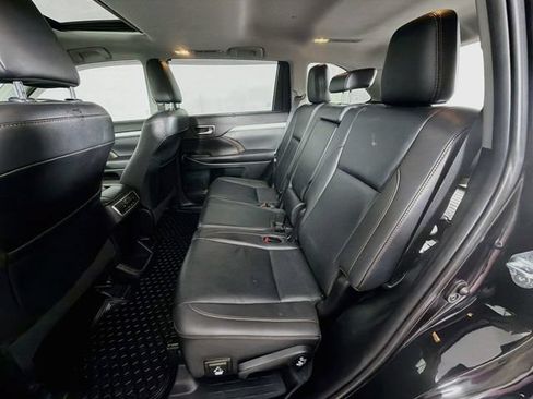 Used 2019 Toyota Highlander XLE AWD/4WD image 25