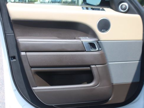 Used 2018 Land Rover Range Rover Sport HSE image 11